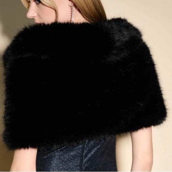 Joseph Ribkoff Fur Coverup - Picture 2 of 2